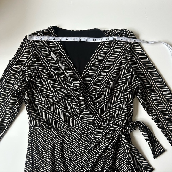 Black and White Faux Wrap Dress - Picture 7 of 10